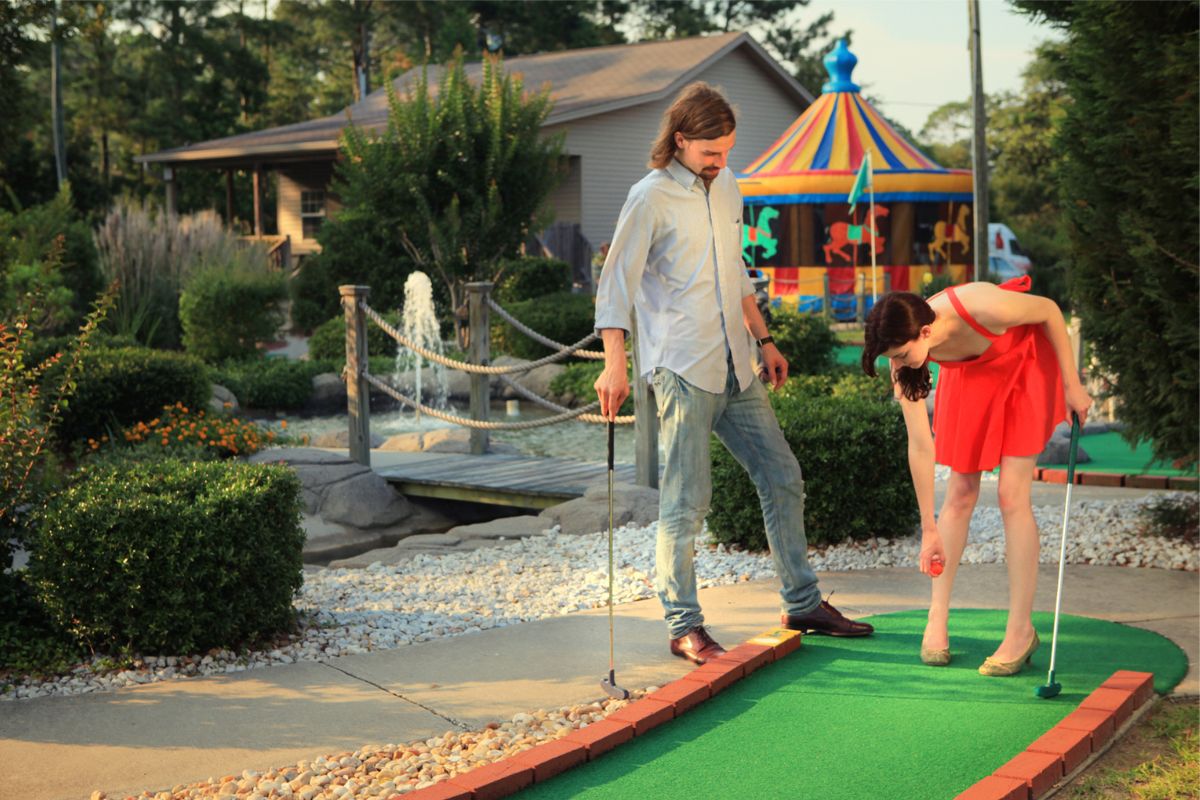 How To Play Mini Golf