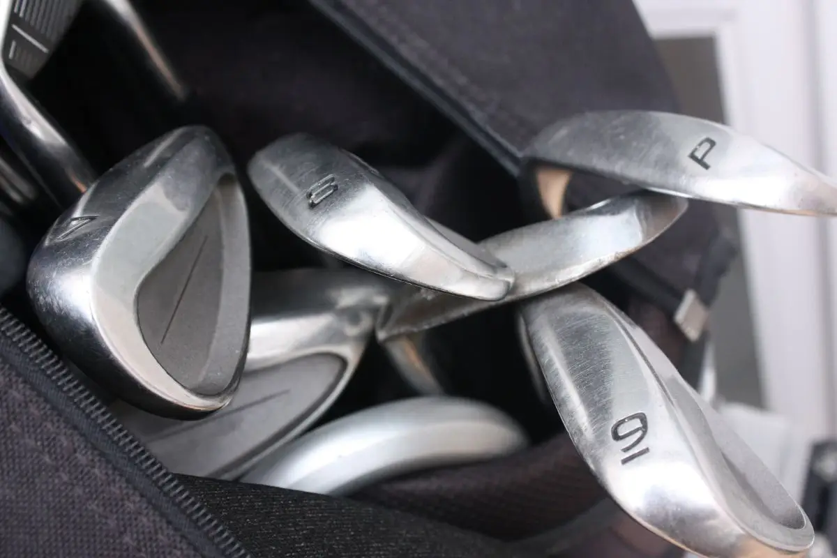 How To Put Clubs In A Golf Bag